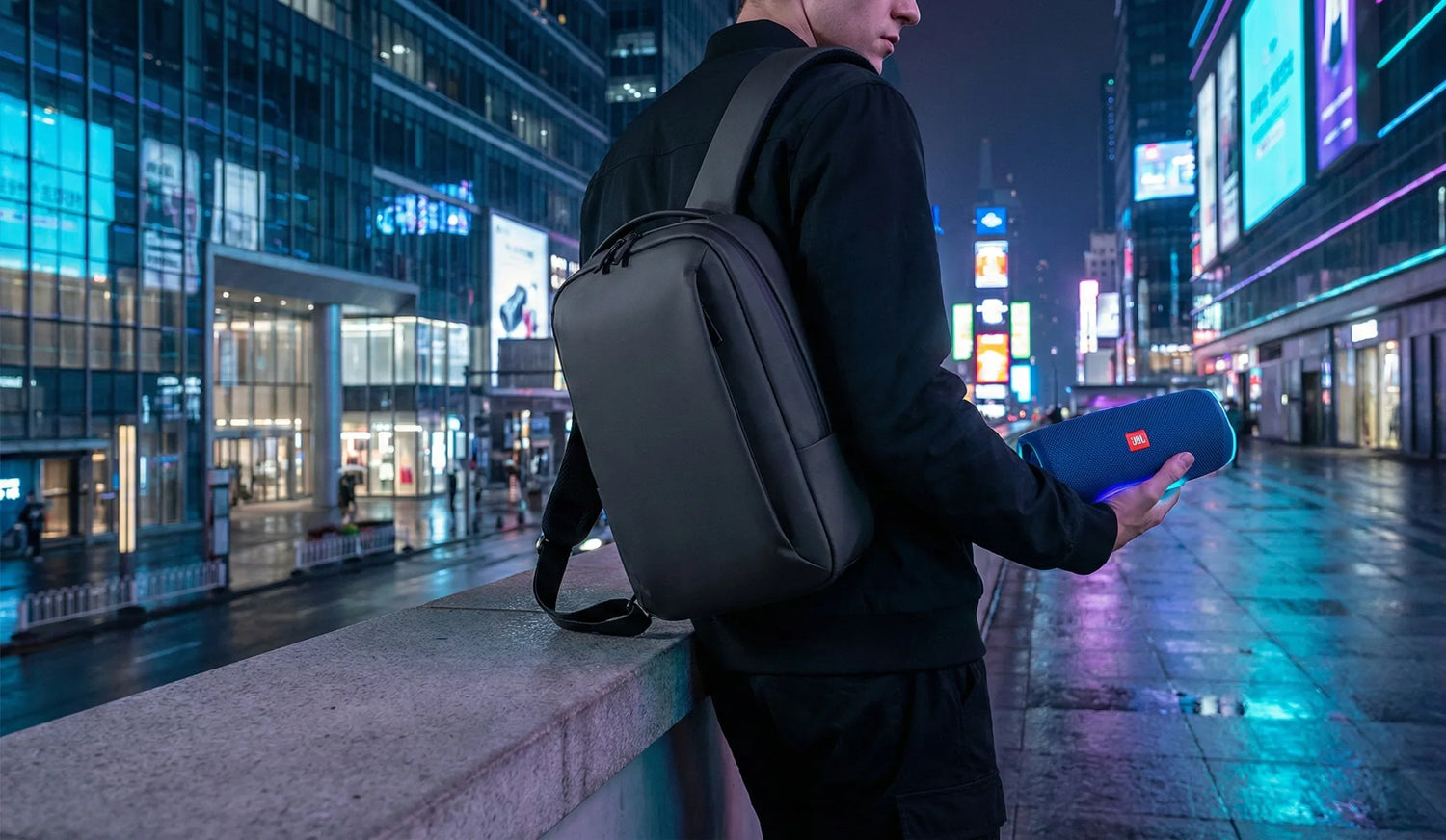 Kit Parlante Charge 6 + Mochila Antirobo - Tienda Garden